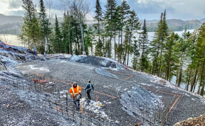 <ul> <li>Un béton bien armé vous assurera une fondation  solide et durable sans fissure.</li> </ul>