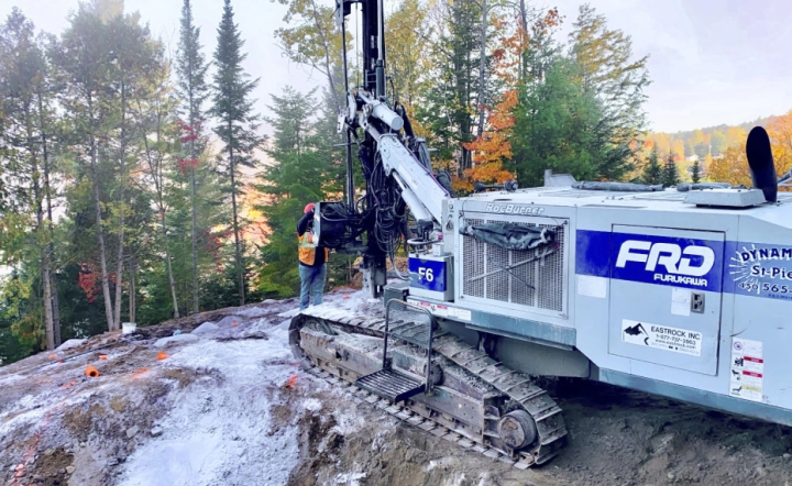 <ul> <li>Chemin d'accès</li> <li>Nettoyage du terrain.</li> <li>Service d'émondage complet.</li> <li>Protection des bandes riveraines et des terrains avoisinant. </li> </ul>