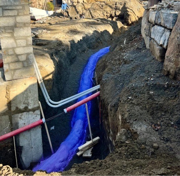 <ul> <li>Service complet clef en main.</li> <li>Autant pour l'eau, les égouts & l'électrique.</li> </ul>