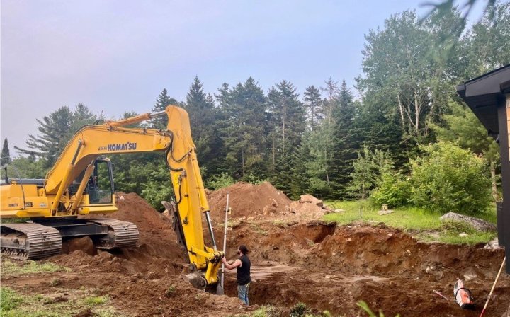 <ul> <li>Service complet clef en main.</li> <li>Autant pour l'eau, les égouts & l'électrique.</li> </ul>